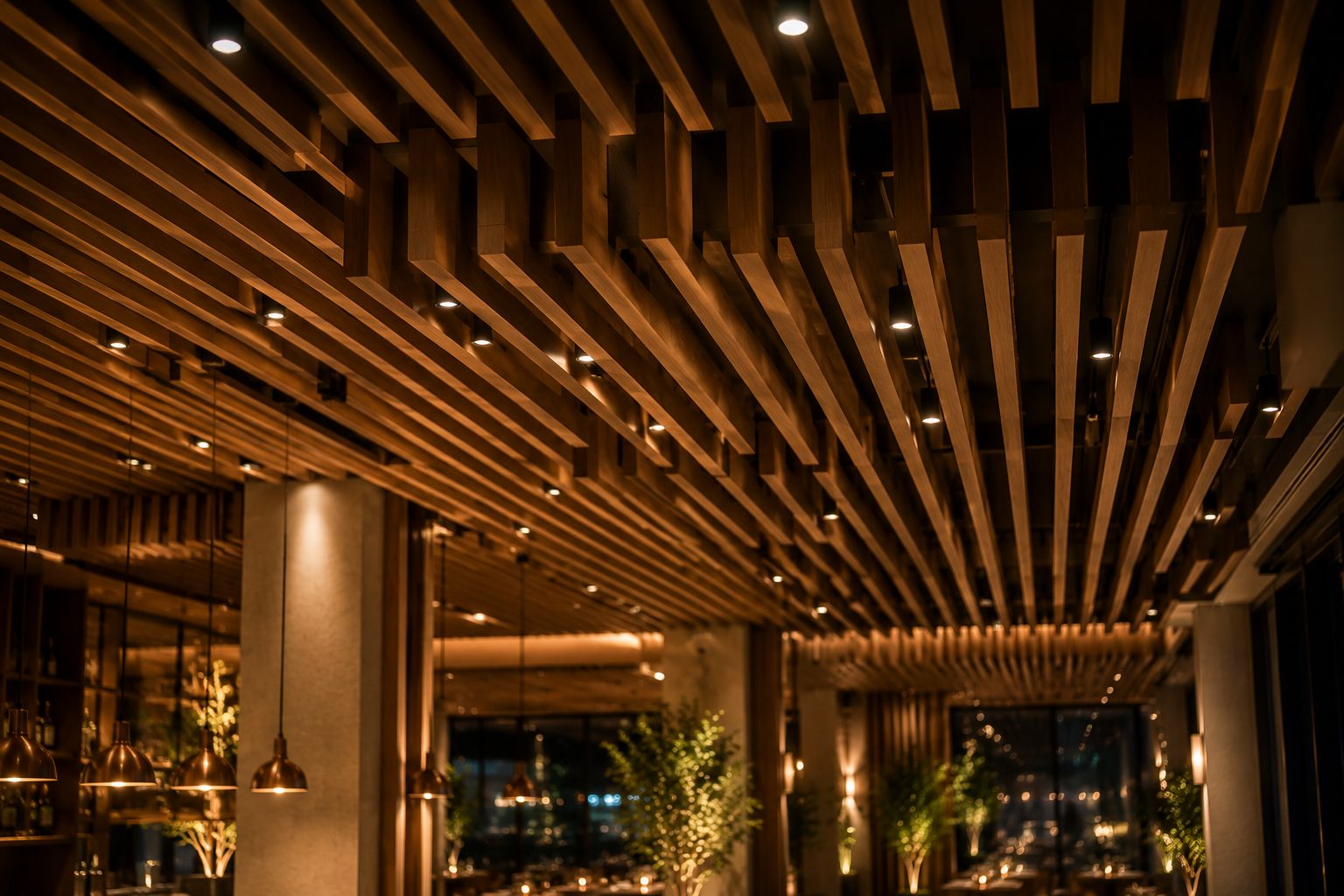 Restoranda akustik ve dekoratif ahşap çıtalı tavan