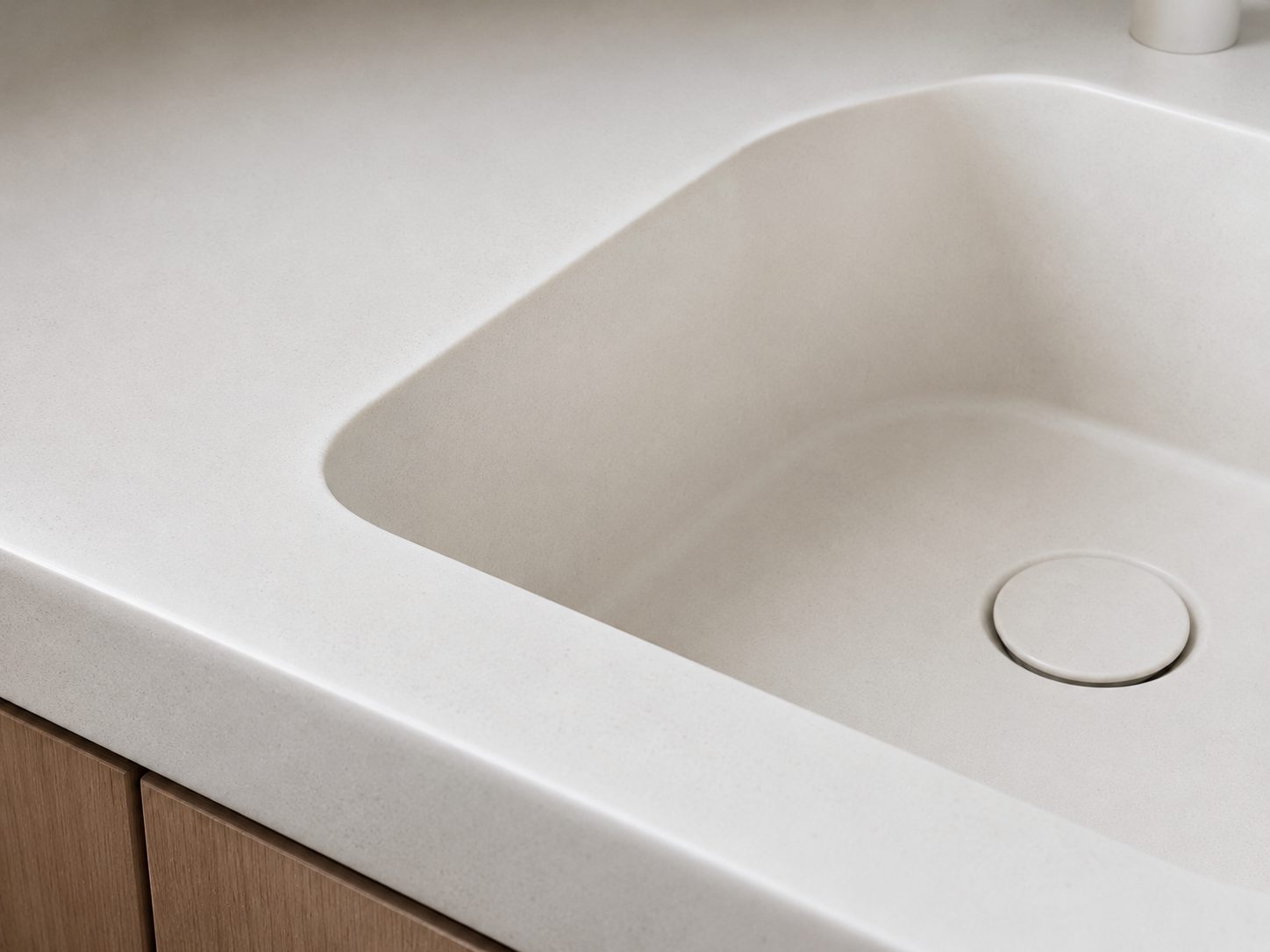 Solid surface eviye